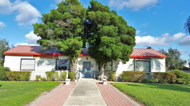 12214365_10205016190032124_1377972373_o